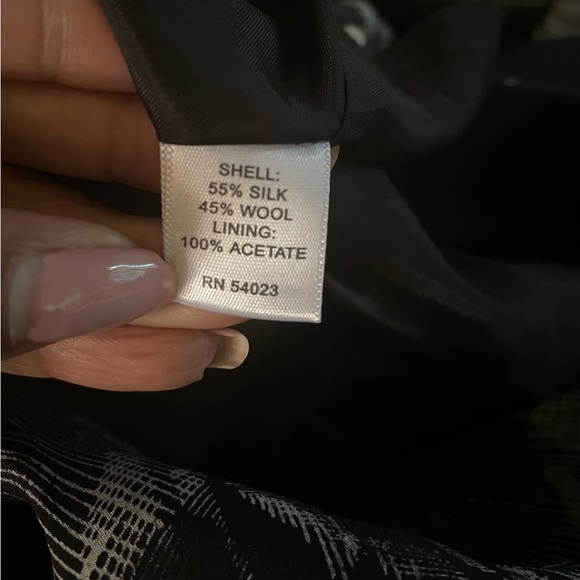 Banana Republic Black SilkDress with pockets. - Picture 10 of 13